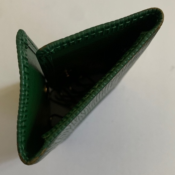 Vintage Louis Vuitton Epi Leather 6 Keyholder - Picture 5 of 13